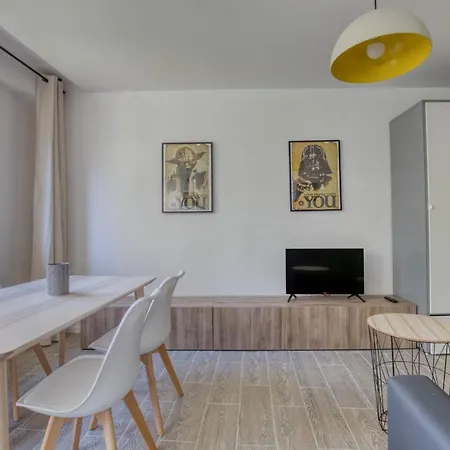 Charming In The Heart Of The 19th Appartamento *